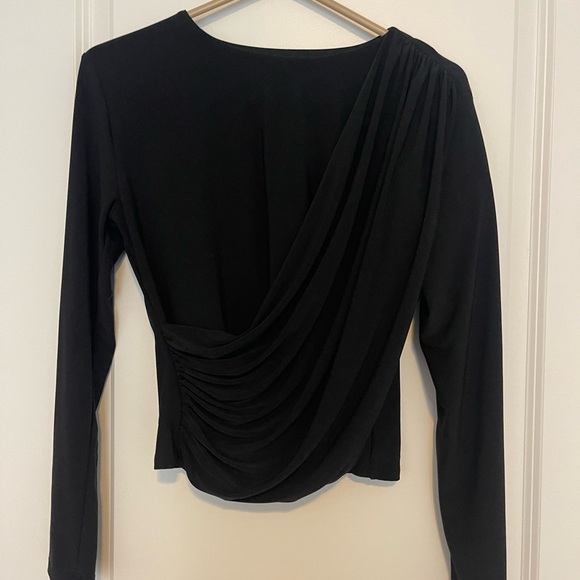 Express wrap top with shoulder pads - Picture 4 of 4